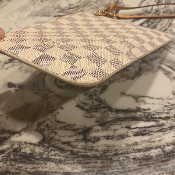 Louis Vuitton White Damier Azur Neverfull Pouch - Picture 3 of 7